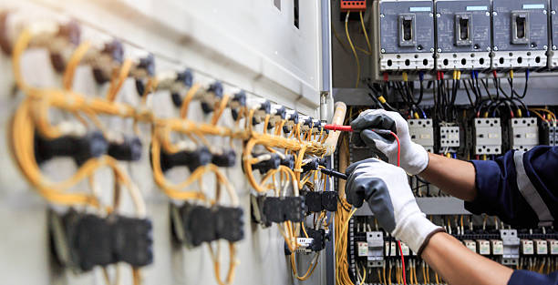 Professional Electrician technician working in Reading, MI